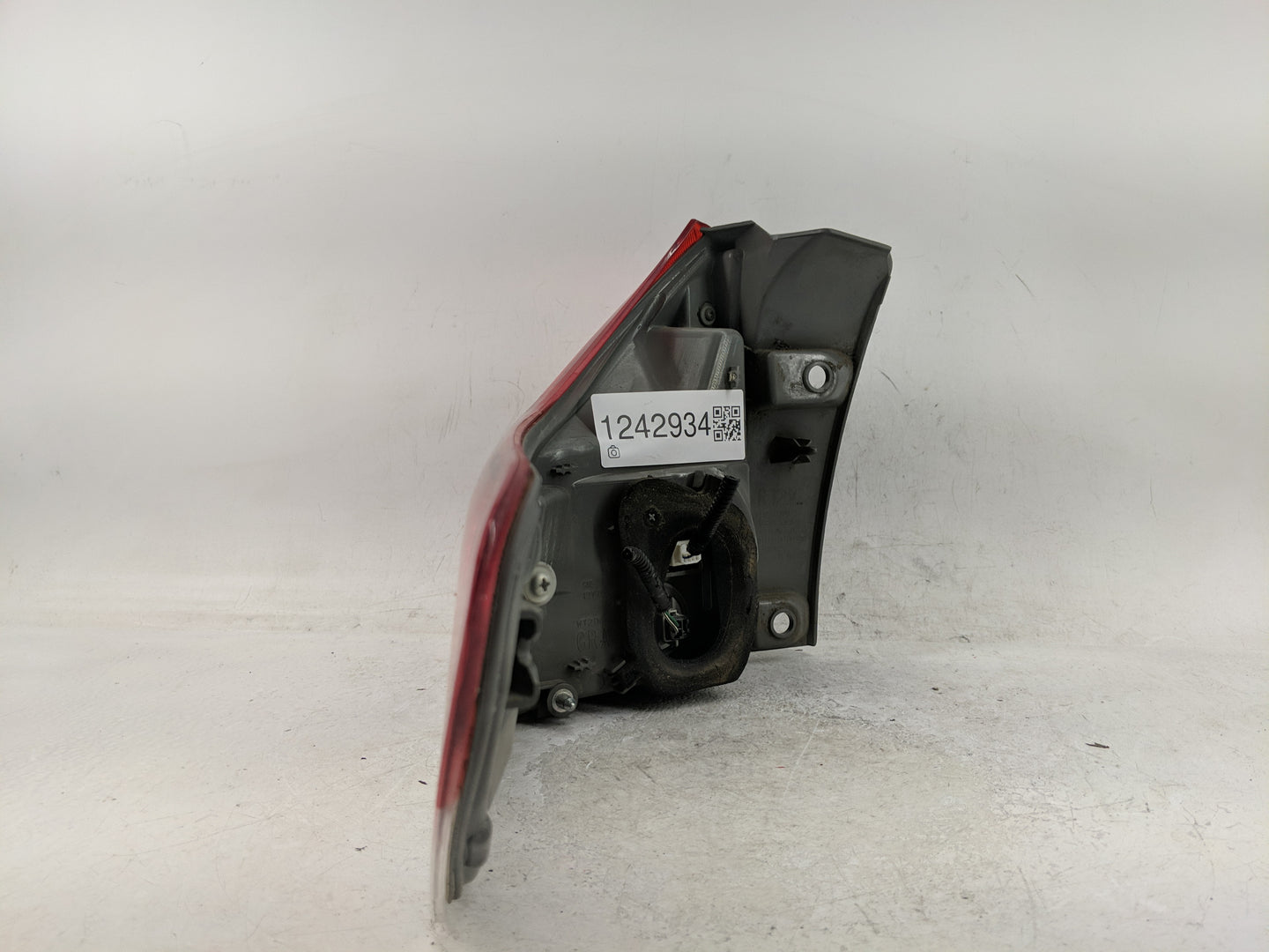 2011-2014 Toyota Sienna Tail Light Assembly Passenger Right OEM Fits Fits 2011 2012 2013 2014 OEM Used Auto Parts - Oemuseda