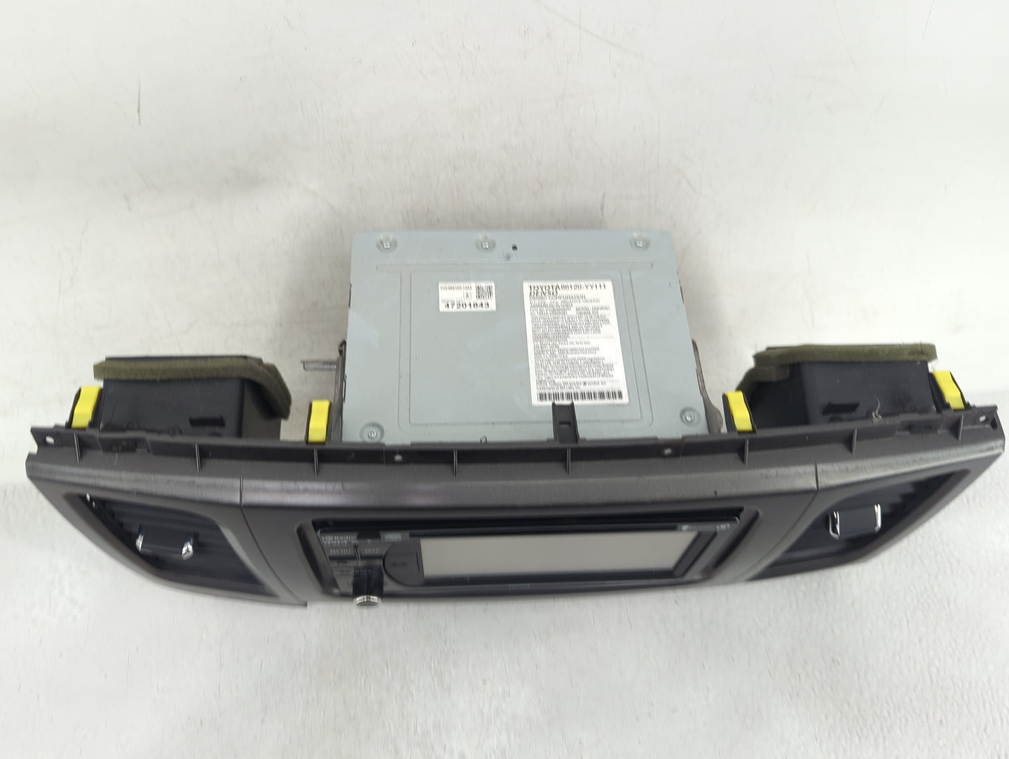 2013-2014 Toyota Sienna Radio AM FM Cd Player Receiver Replacement P/N:86120-YY111 Fits Fits 2013 2014 OEM Used Auto Parts -