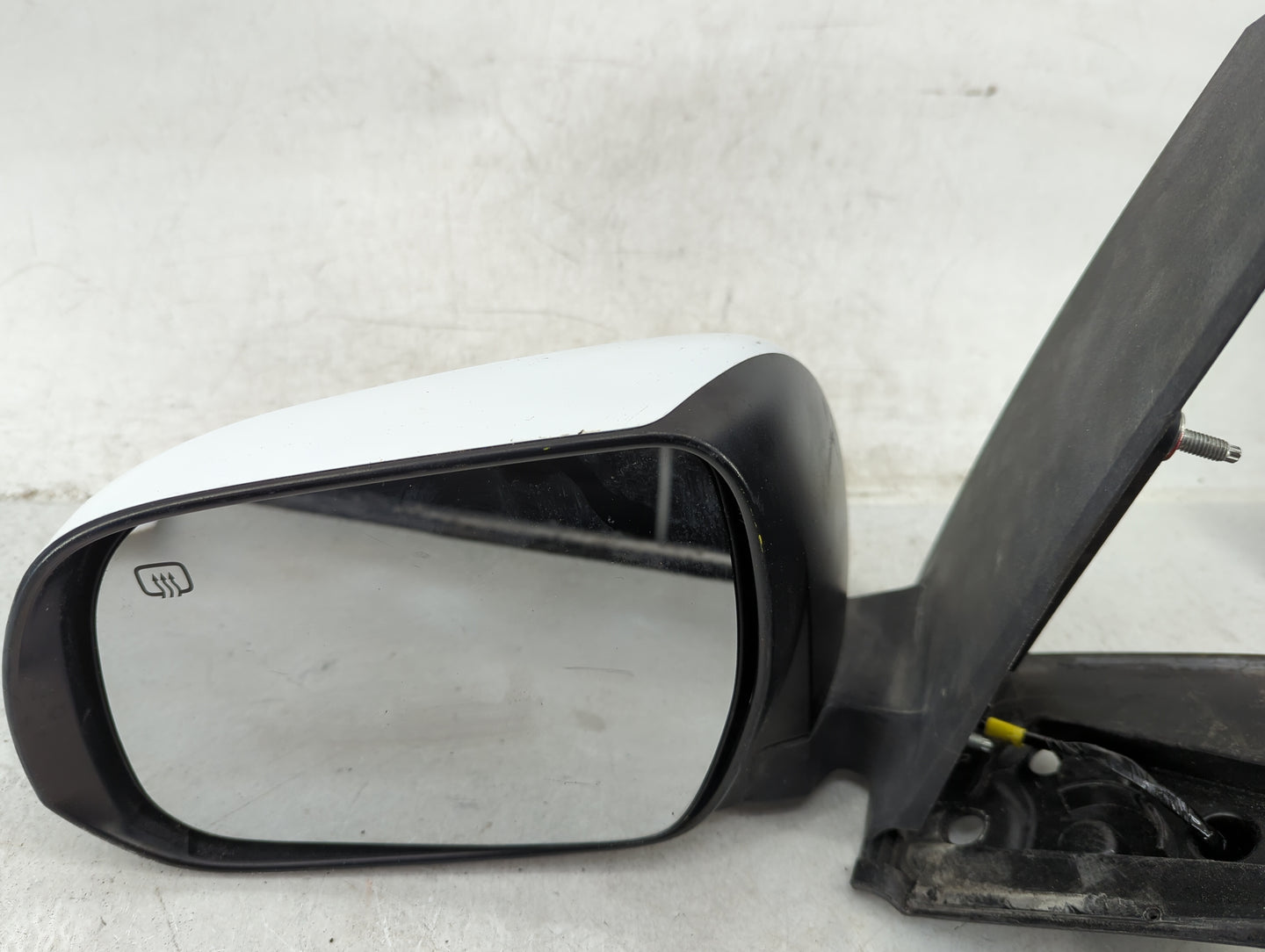 2013-2014 Toyota Sienna Driver Side View Mirror - Left Door Mirror OEM Used - Oemusedautoparts1.com