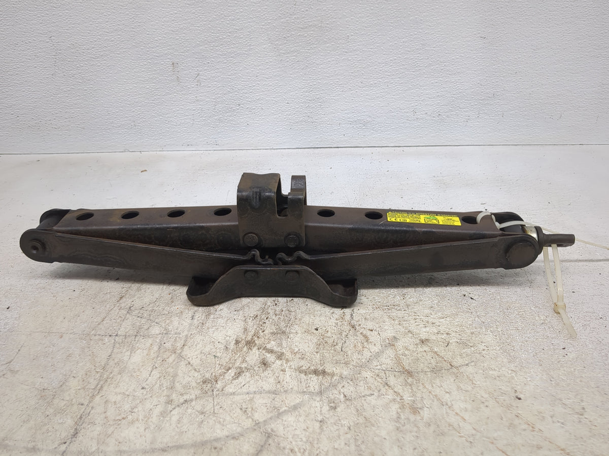 2014 Toyota Sienna Spare Scissor Car Jack - Oemusedautoparts1.com