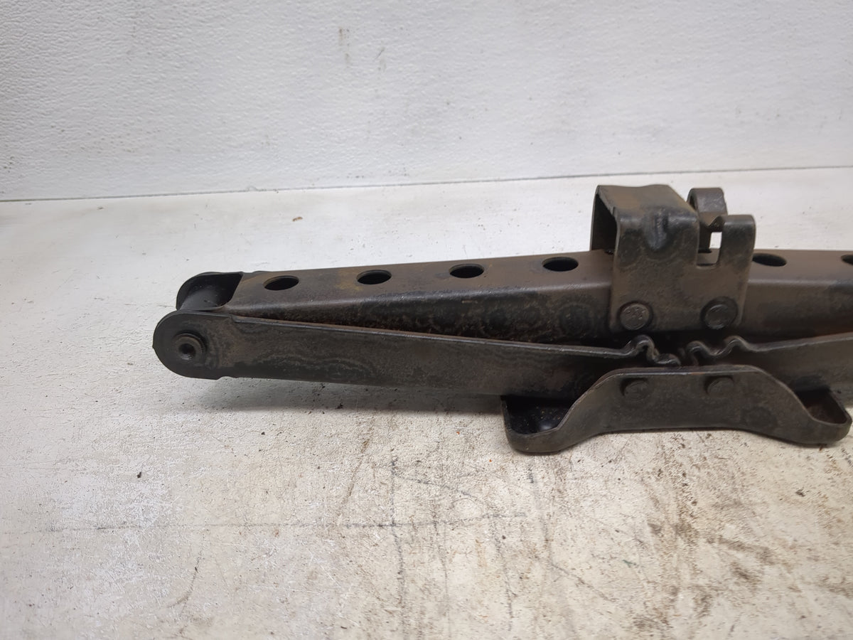 2014 Toyota Sienna Spare Scissor Car Jack - Oemusedautoparts1.com