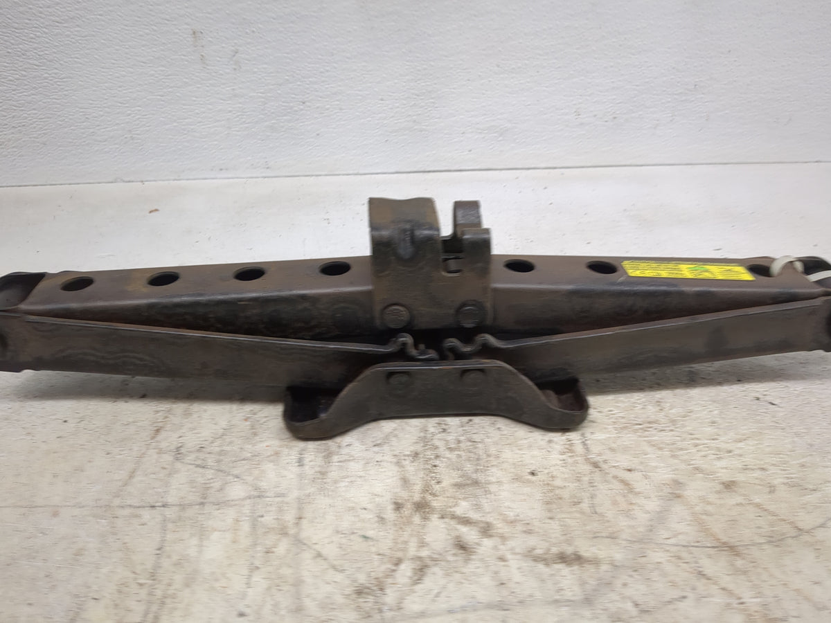 2014 Toyota Sienna Spare Scissor Car Jack - Oemusedautoparts1.com