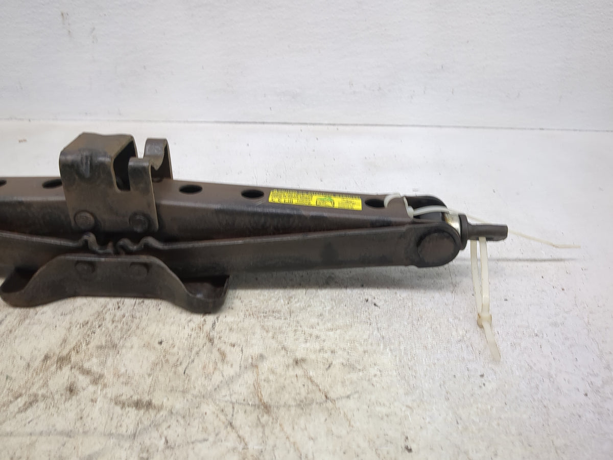 2014 Toyota Sienna Spare Scissor Car Jack - Oemusedautoparts1.com