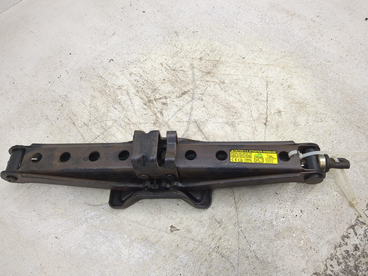 2014 Toyota Sienna Spare Scissor Car Jack - Oemusedautoparts1.com