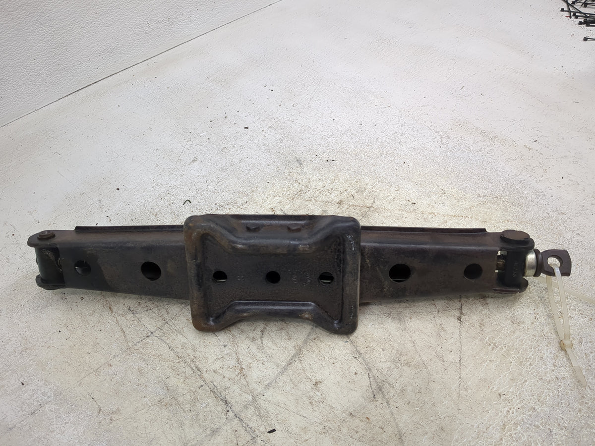 2014 Toyota Sienna Spare Scissor Car Jack - Oemusedautoparts1.com