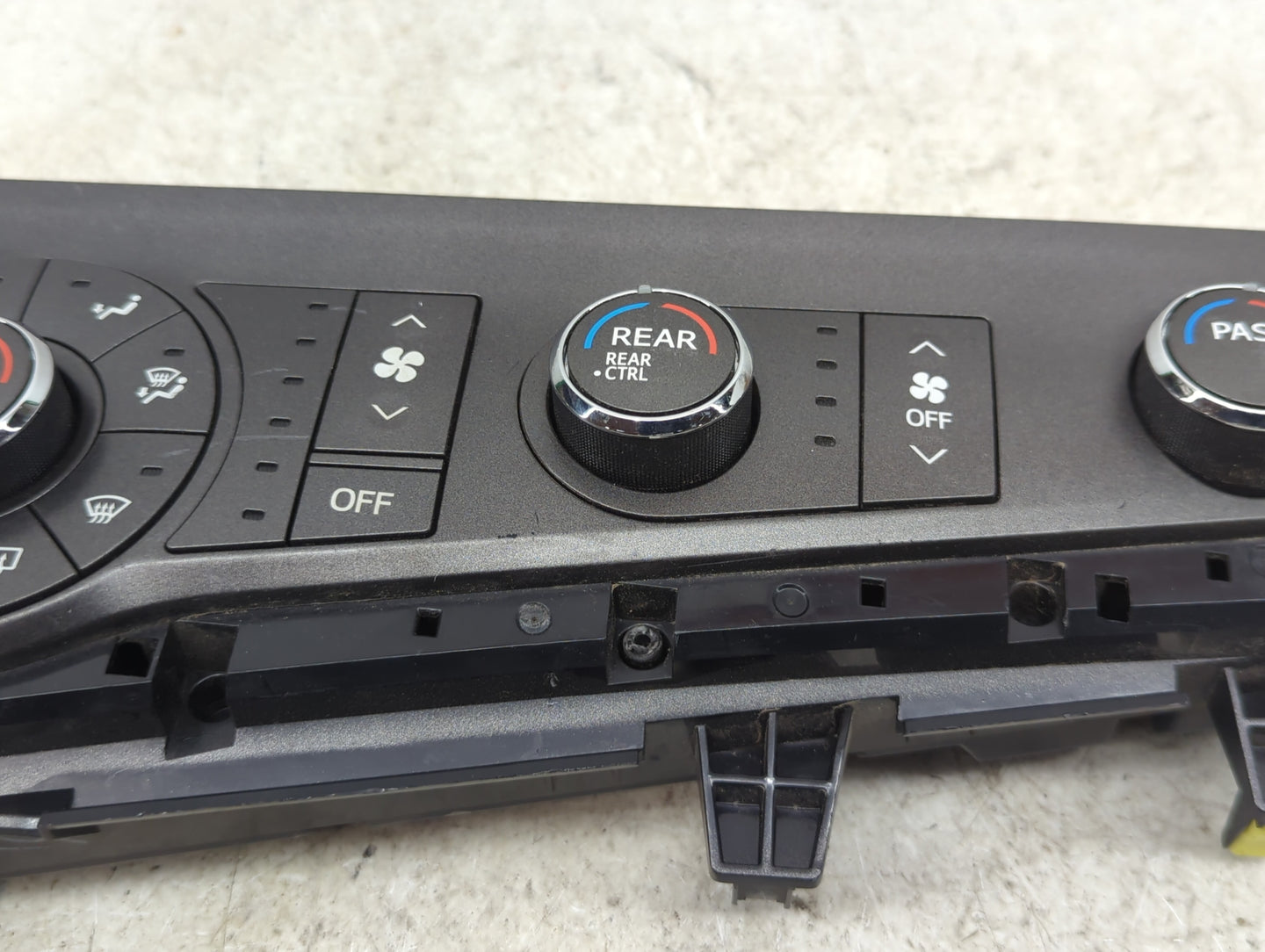 2011-2014 Toyota Sienna Climate Control Module Temperature AC/Heater Replacement P/N:1F28 20900A4AGM 55900-08141-B0 Fits OEM