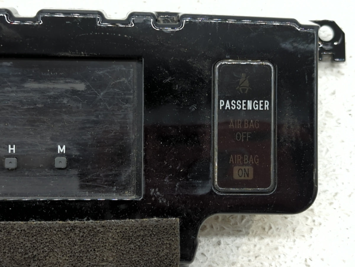 2011-2014 Toyota Sienna Information Radio Display Screen - Oemusedautoparts1.com