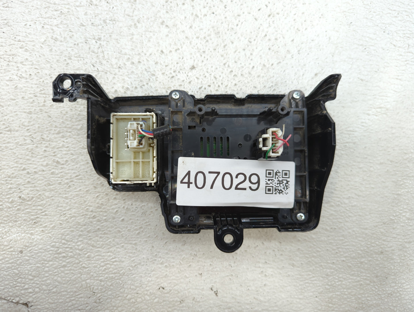 2011-2014 Toyota Sienna Information Display Screen - Oemusedautoparts1.com