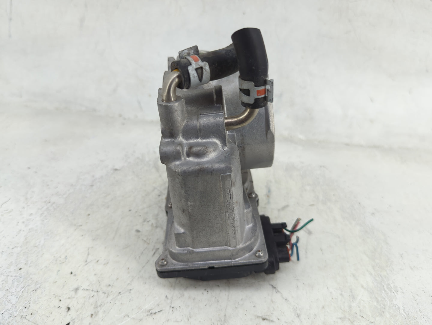 2005-2015 Toyota Tacoma Throttle Body P/N:22030-75020 Fits Fits 2005 2006 2007 2008 2009 2010 2011 2012 2013 2014 2015 OEM U