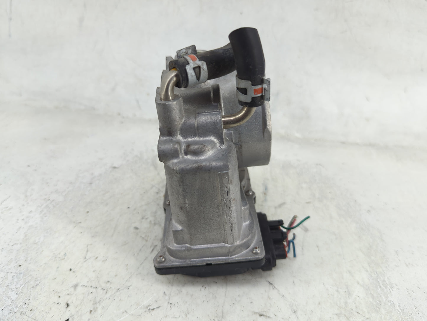 2005-2015 Toyota Tacoma Throttle Body P/N:22030-75020 Fits Fits 2005 2006 2007 2008 2009 2010 2011 2012 2013 2014 2015 OEM U