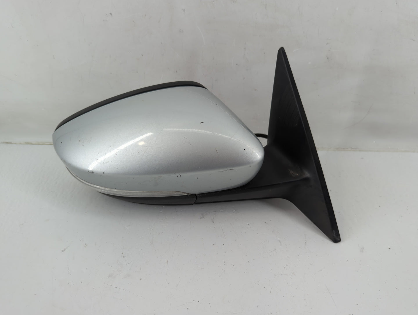 2012-2019 Volkswagen Beetle Passenger Side View Mirror - Right Door Mirror OEM Used - Oemusedautoparts1.com