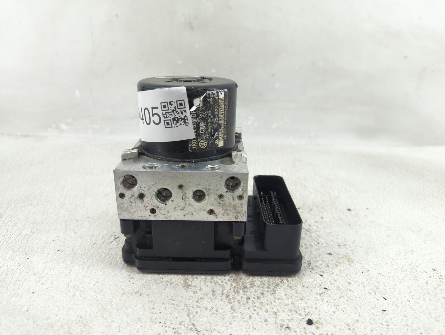 2014-2015 Volkswagen Beetle ABS Pump Control Module Replacement P/N:1K0 614 517 DP Fits Fits 2014 2015 2016 OEM Used Auto Pa