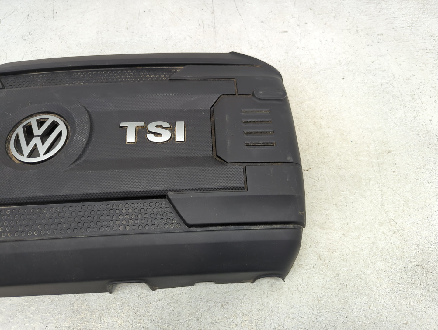 2014 Volkswagen Beetle Engine Cover - Oemusedautoparts1.com