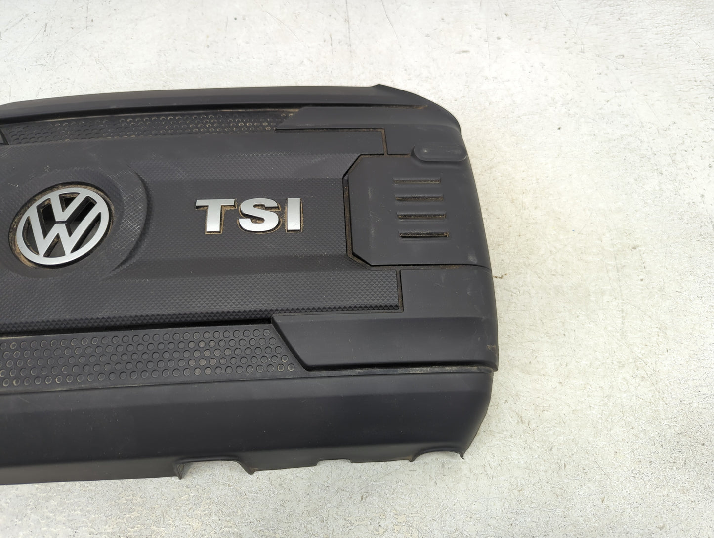 2014 Volkswagen Beetle Engine Cover - Oemusedautoparts1.com