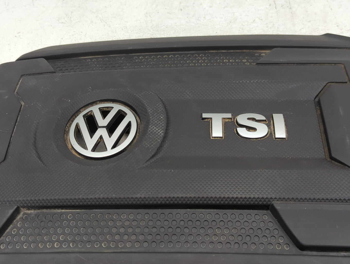 2014 Volkswagen Beetle Engine Cover - Oemusedautoparts1.com
