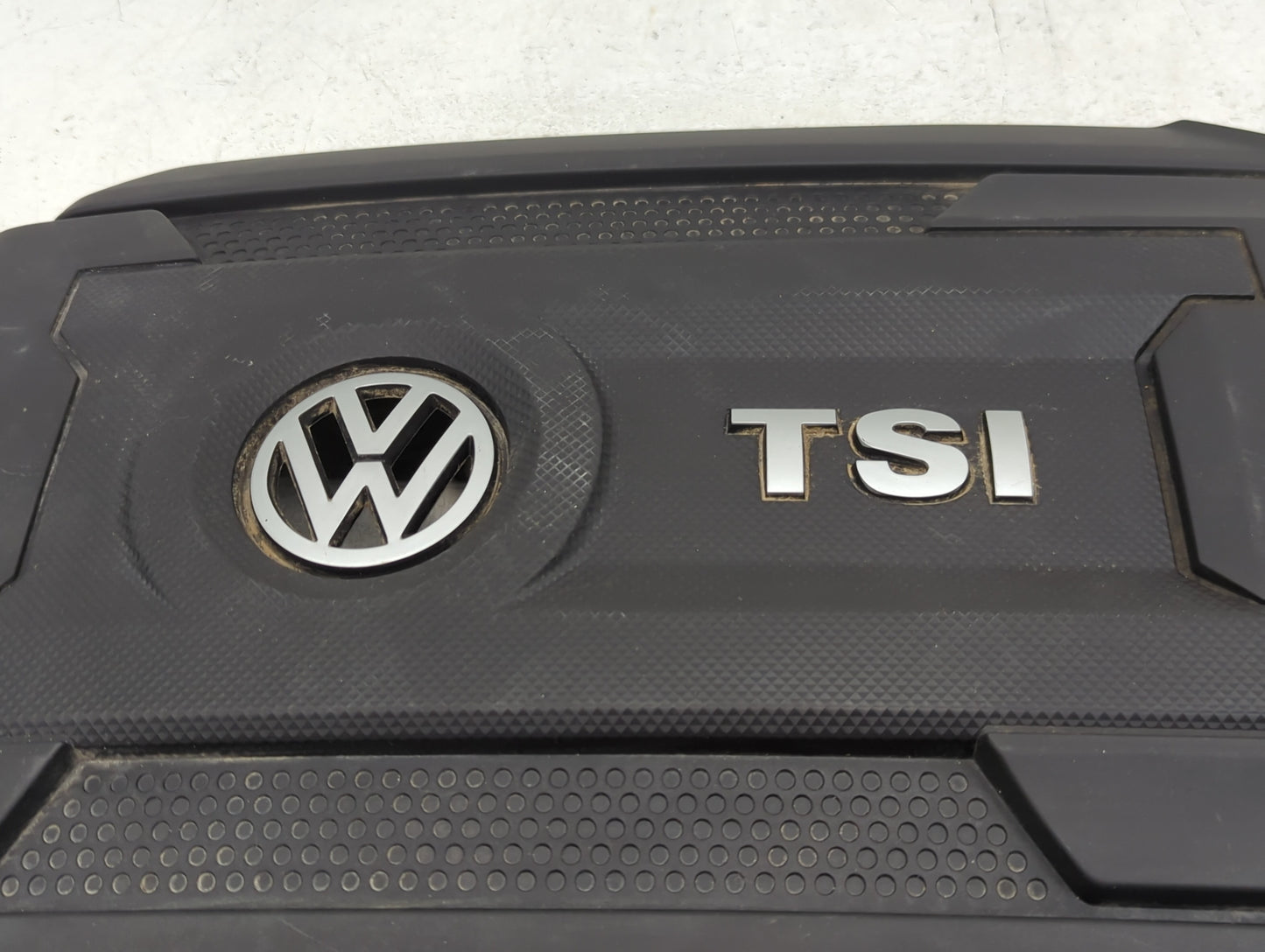 2014 Volkswagen Beetle Engine Cover - Oemusedautoparts1.com