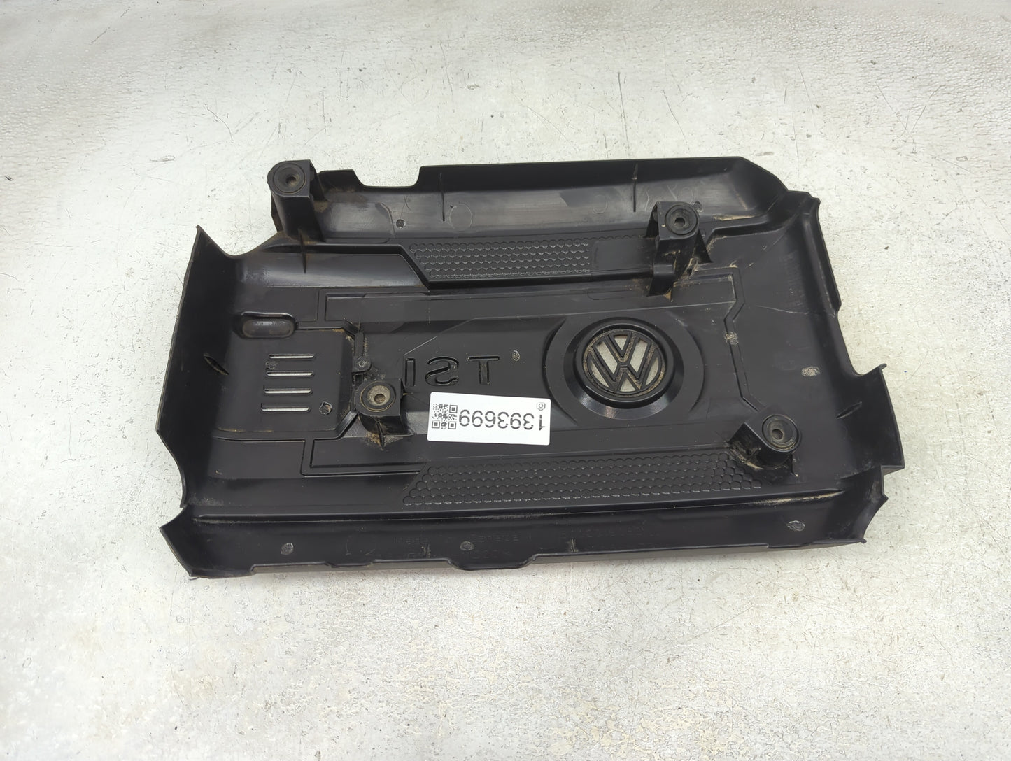 2014 Volkswagen Beetle Engine Cover - Oemusedautoparts1.com