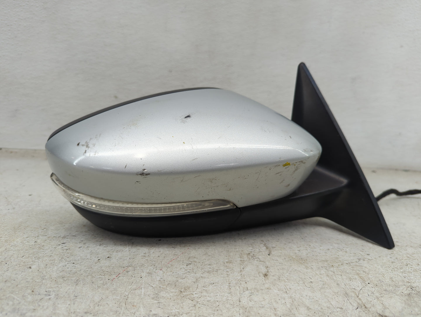 2012-2019 Volkswagen Beetle Passenger Side View Mirror - Right Door Mirror OEM Used - Oemusedautoparts1.com