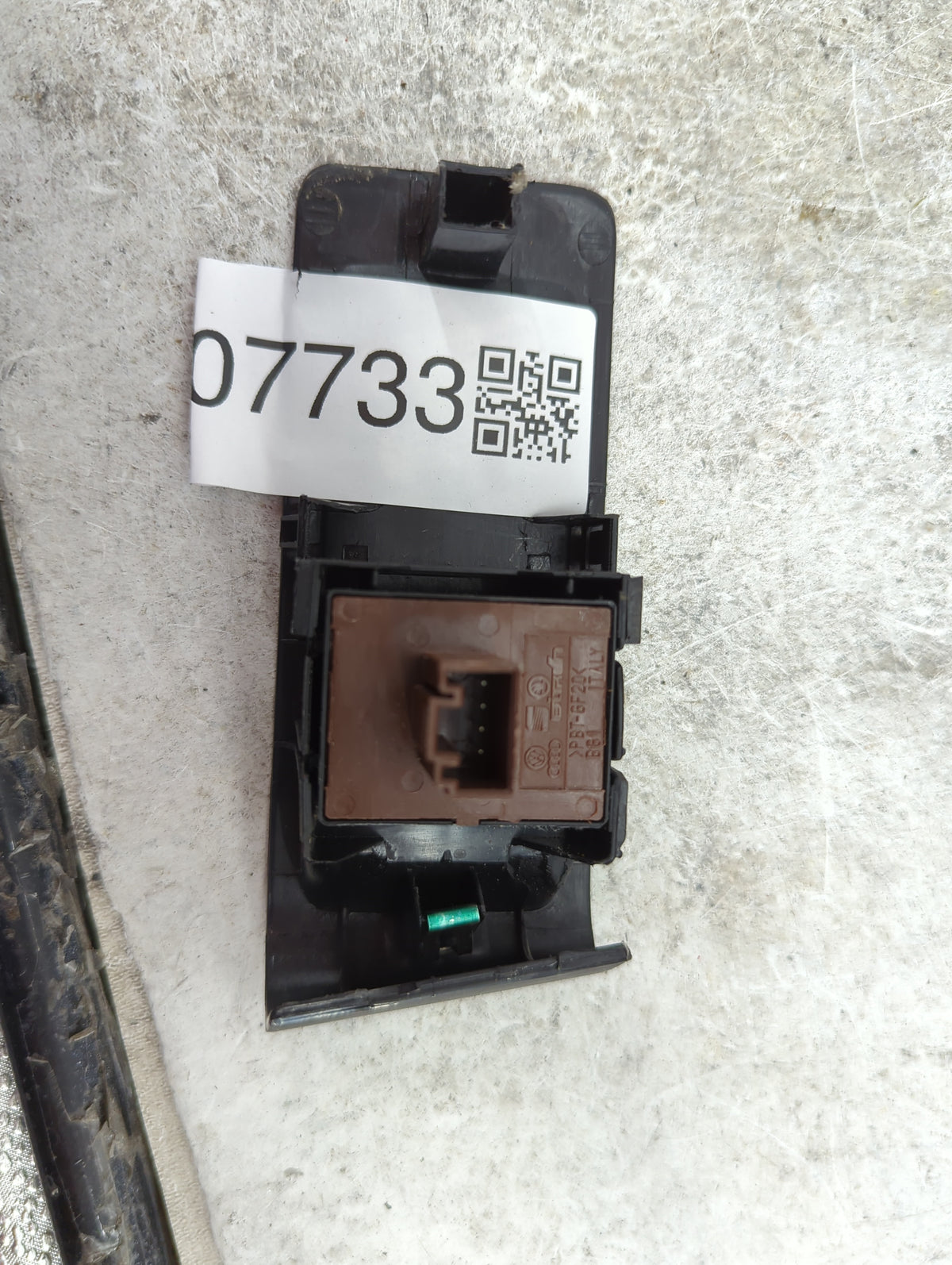 2014 Volkswagen Beetle Master Power Window Switch Replacement Driver Side Left P/N:PBT-GF20 Fits OEM Used Auto Parts - Oemus