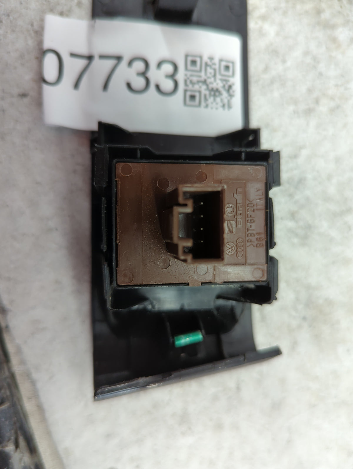 2014 Volkswagen Beetle Master Power Window Switch Replacement Driver Side Left P/N:PBT-GF20 Fits OEM Used Auto Parts - Oemus