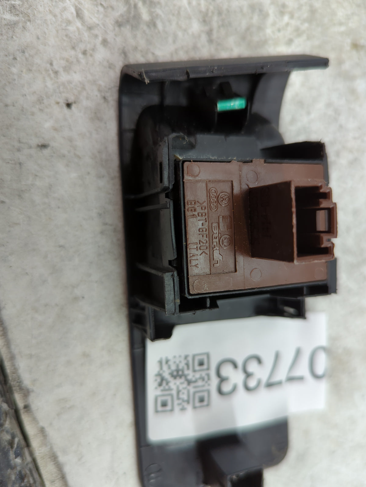 2014 Volkswagen Beetle Master Power Window Switch Replacement Driver Side Left P/N:PBT-GF20 Fits OEM Used Auto Parts - Oemus
