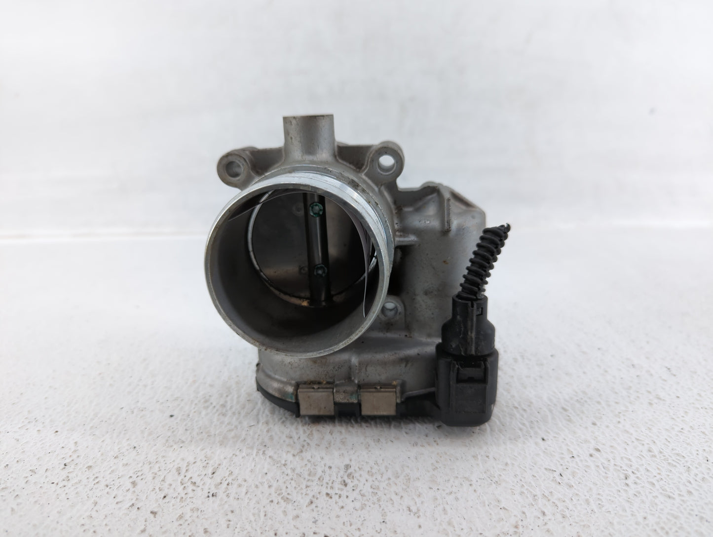 2014-2017 Volkswagen Beetle Throttle Body P/N:06K 133 062 D Fits Fits 2014 2015 2016 2017 OEM Used Auto Parts - Oemusedautop
