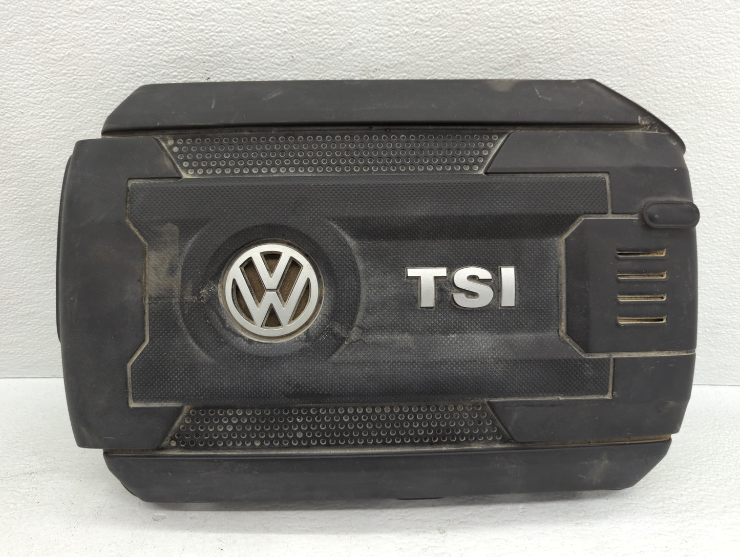 2014 Volkswagen Beetle Engine Cover - Oemusedautoparts1.com