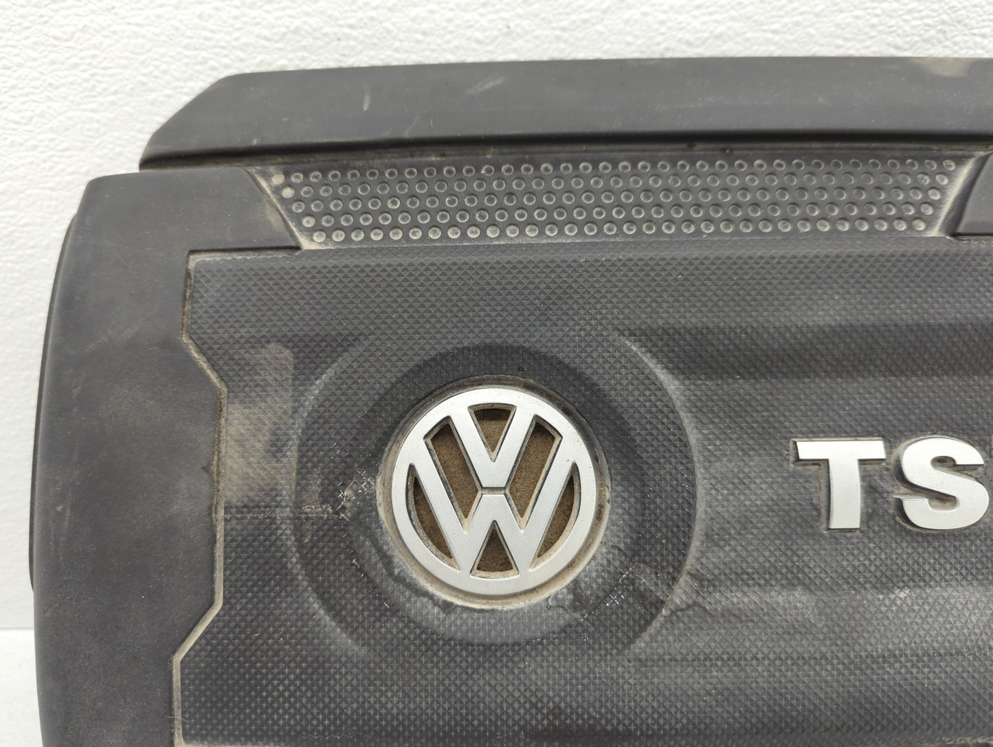 2014 Volkswagen Beetle Engine Cover - Oemusedautoparts1.com