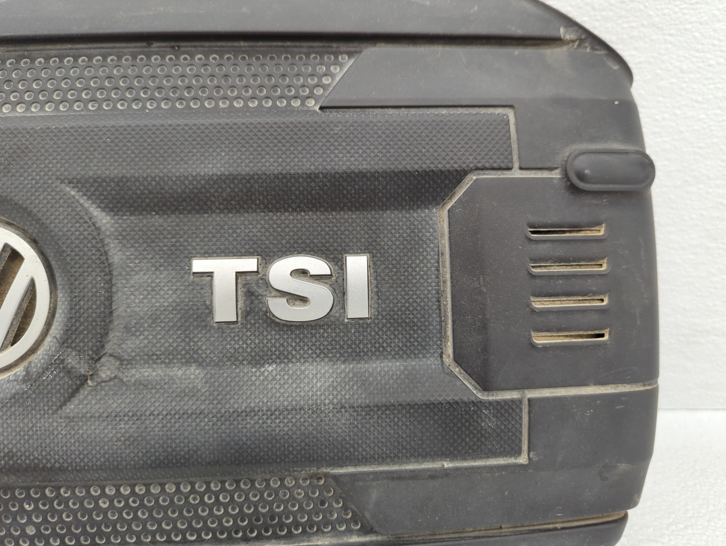 2014 Volkswagen Beetle Engine Cover - Oemusedautoparts1.com