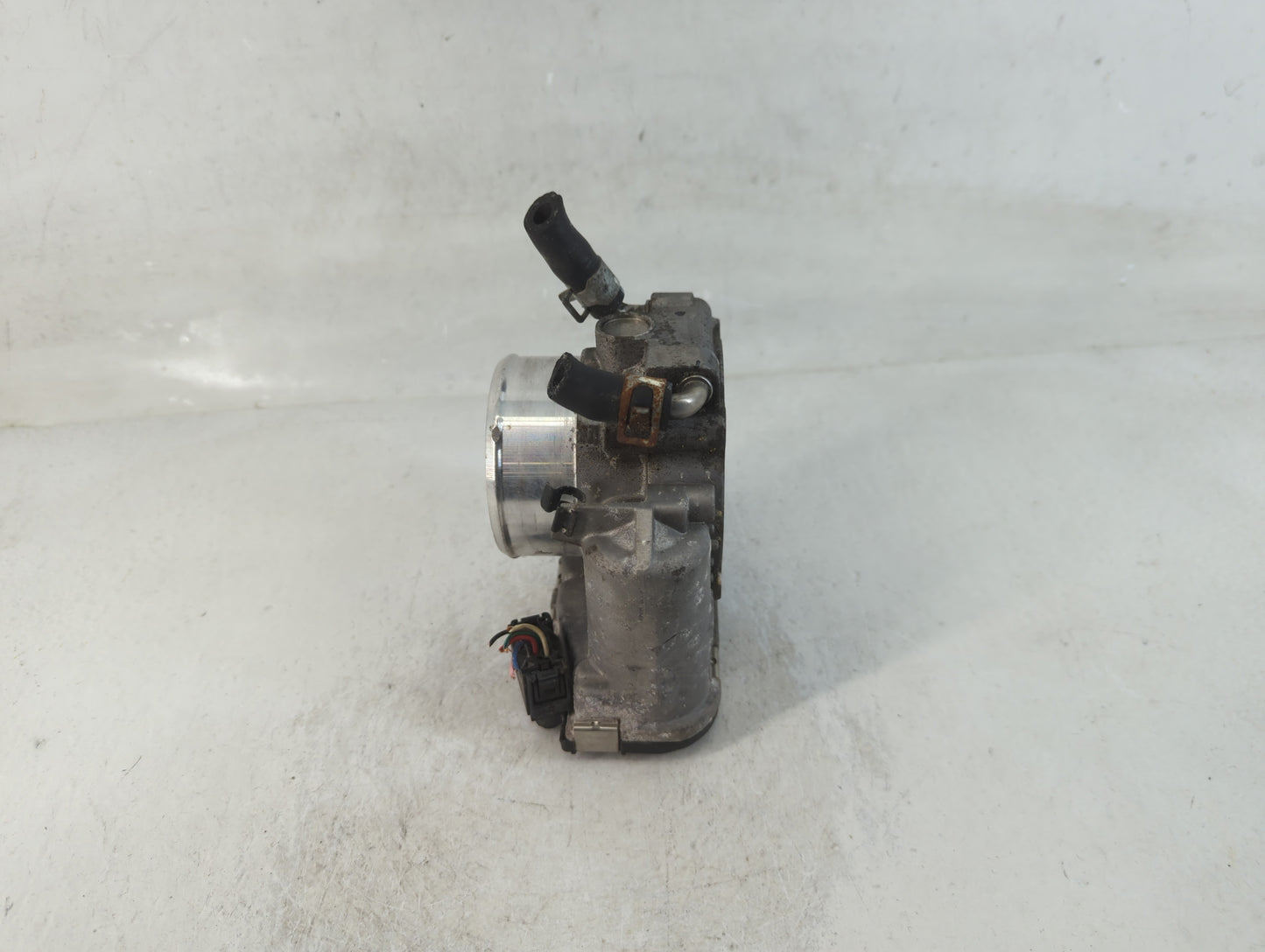 2014-2017 Volkswagen Beetle Throttle Body P/N:35100-2G600 Fits Fits 2014 2015 2016 2017 OEM Used Auto Parts - Oemusedautopar