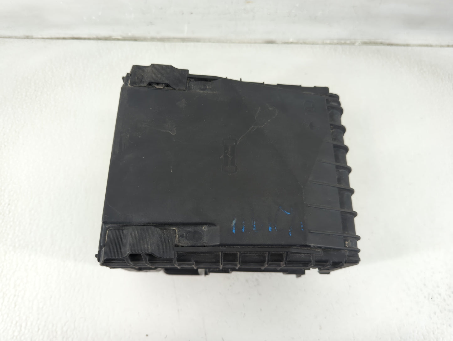 2013-2017 Volkswagen Cc Fusebox Fuse Box Panel Relay Module P/N:1K0.937.132 Fits OEM Used Auto Parts - Oemusedautoparts1.com