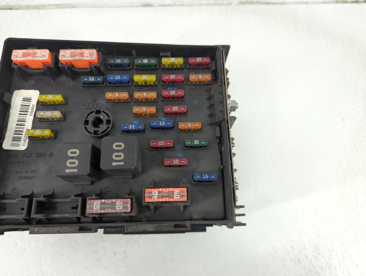 2013-2017 Volkswagen Cc Fusebox Fuse Box Panel Relay Module P/N:1K0.937.132 Fits OEM Used Auto Parts - Oemusedautoparts1.com