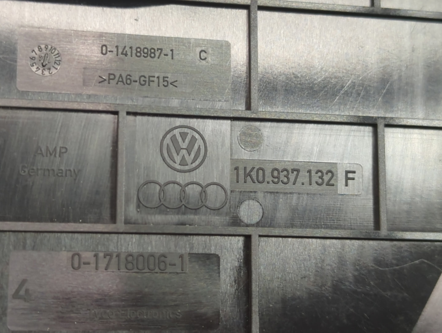 2013-2017 Volkswagen Cc Fusebox Fuse Box Panel Relay Module P/N:1K0.937.132 Fits OEM Used Auto Parts - Oemusedautoparts1.com