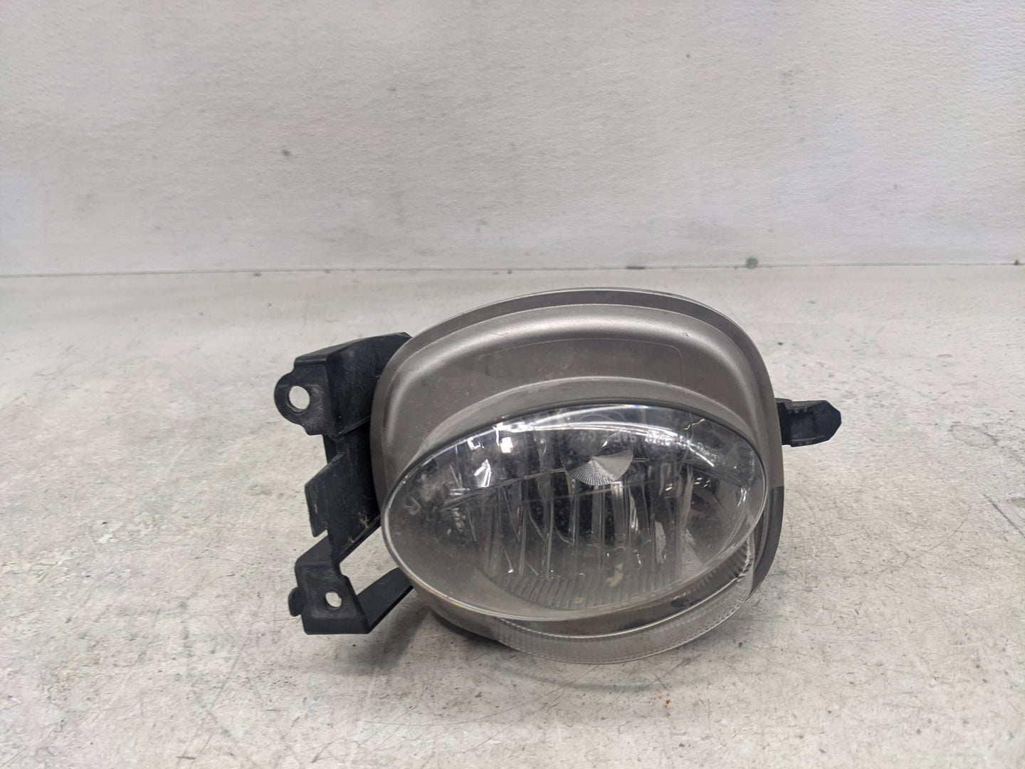 2013-2017 Volkswagen Cc Passenger Right Oem Fog Light Lamp - Oemusedautoparts1.com