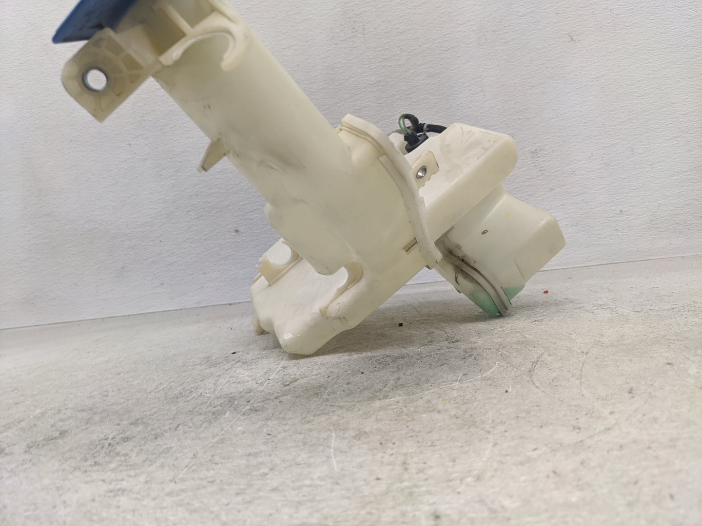 2013-2017 Volkswagen Cc Windshield Washer Fluid Reservoir Bottle Oem - Oemusedautoparts1.com