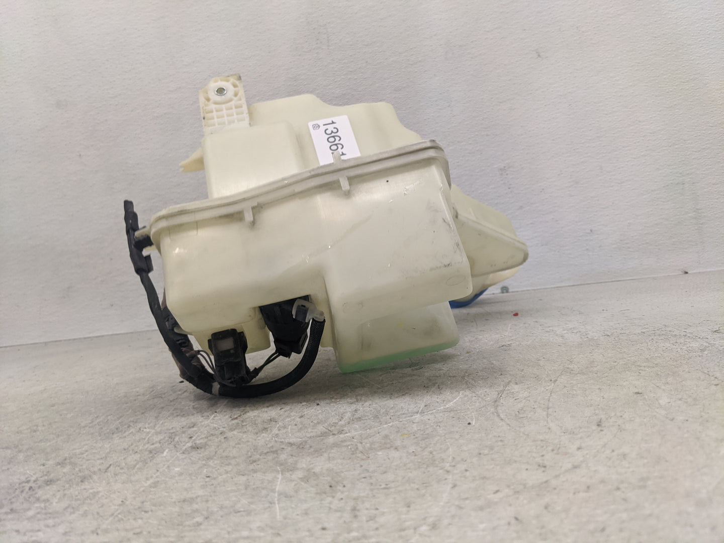 2013-2017 Volkswagen Cc Windshield Washer Fluid Reservoir Bottle Oem - Oemusedautoparts1.com