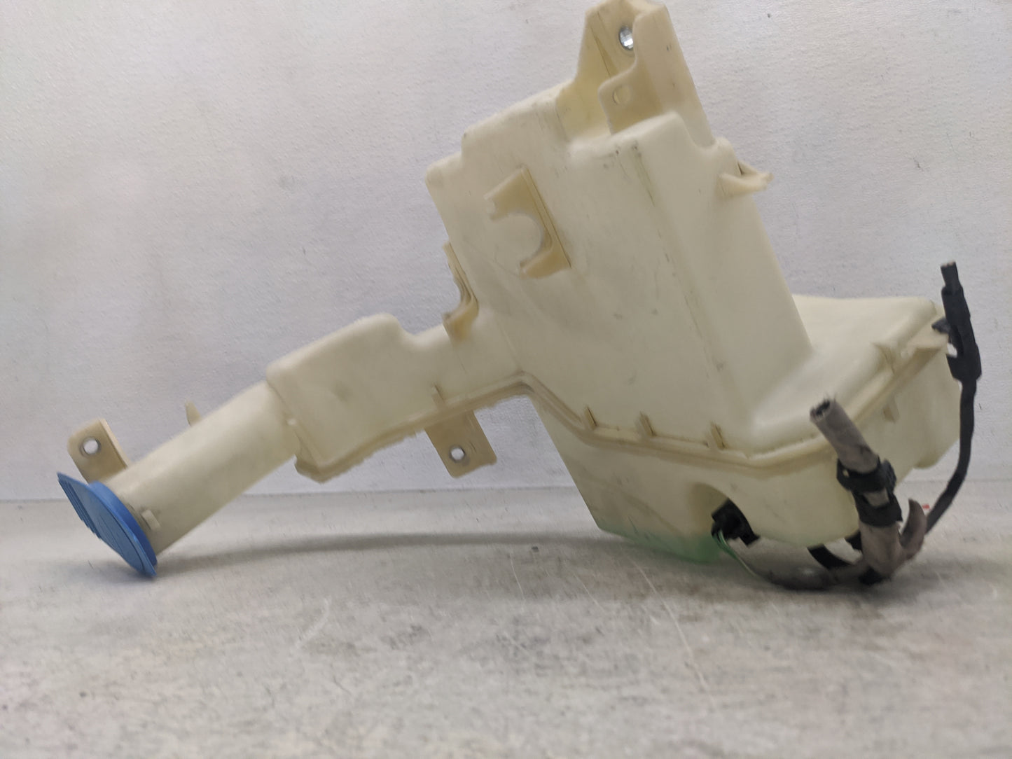 2013-2017 Volkswagen Cc Windshield Washer Fluid Reservoir Bottle Oem - Oemusedautoparts1.com
