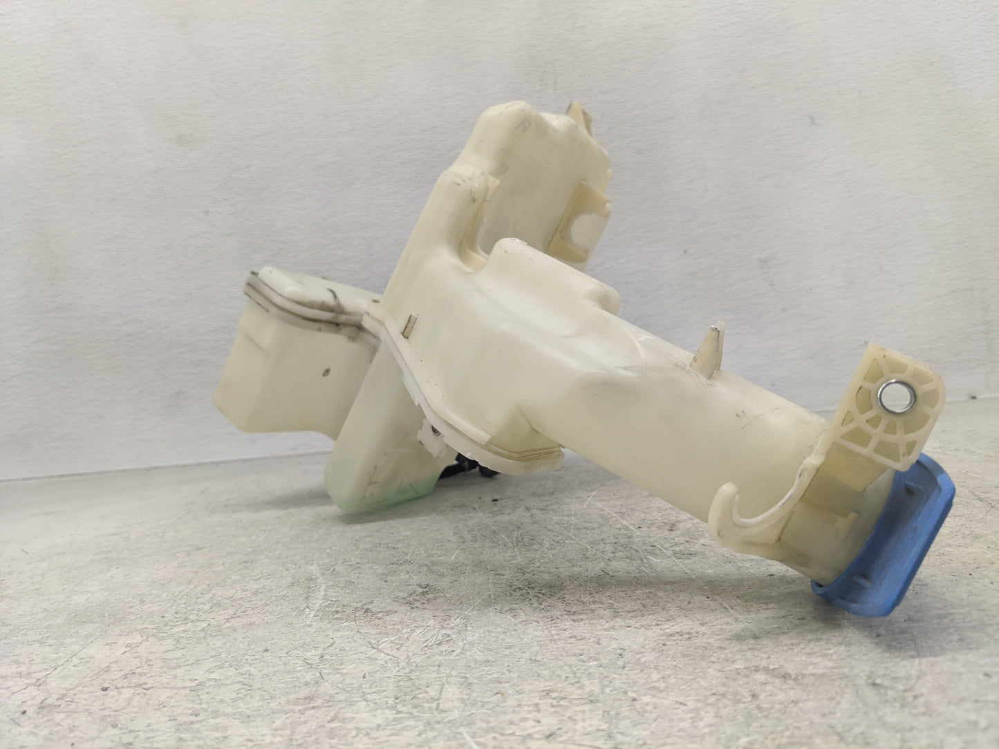 2013-2017 Volkswagen Cc Windshield Washer Fluid Reservoir Bottle Oem - Oemusedautoparts1.com