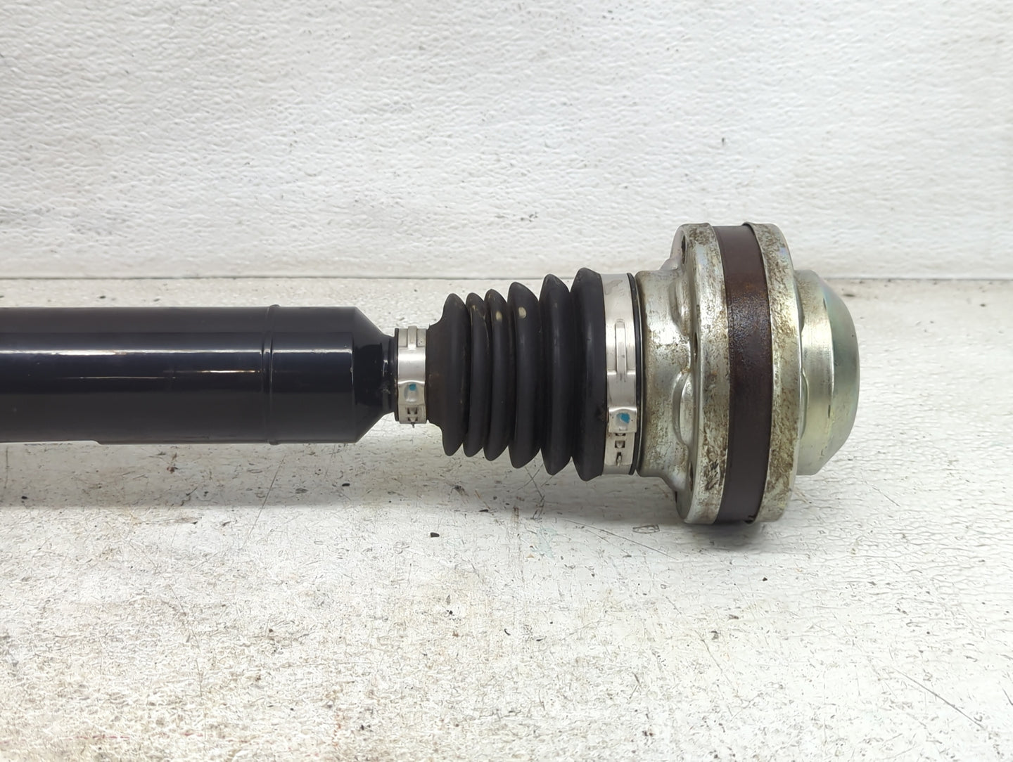 2011-2017 Volkswagen Cc Axle Shaft Front Driver Cv C/v - Oemusedautoparts1.com