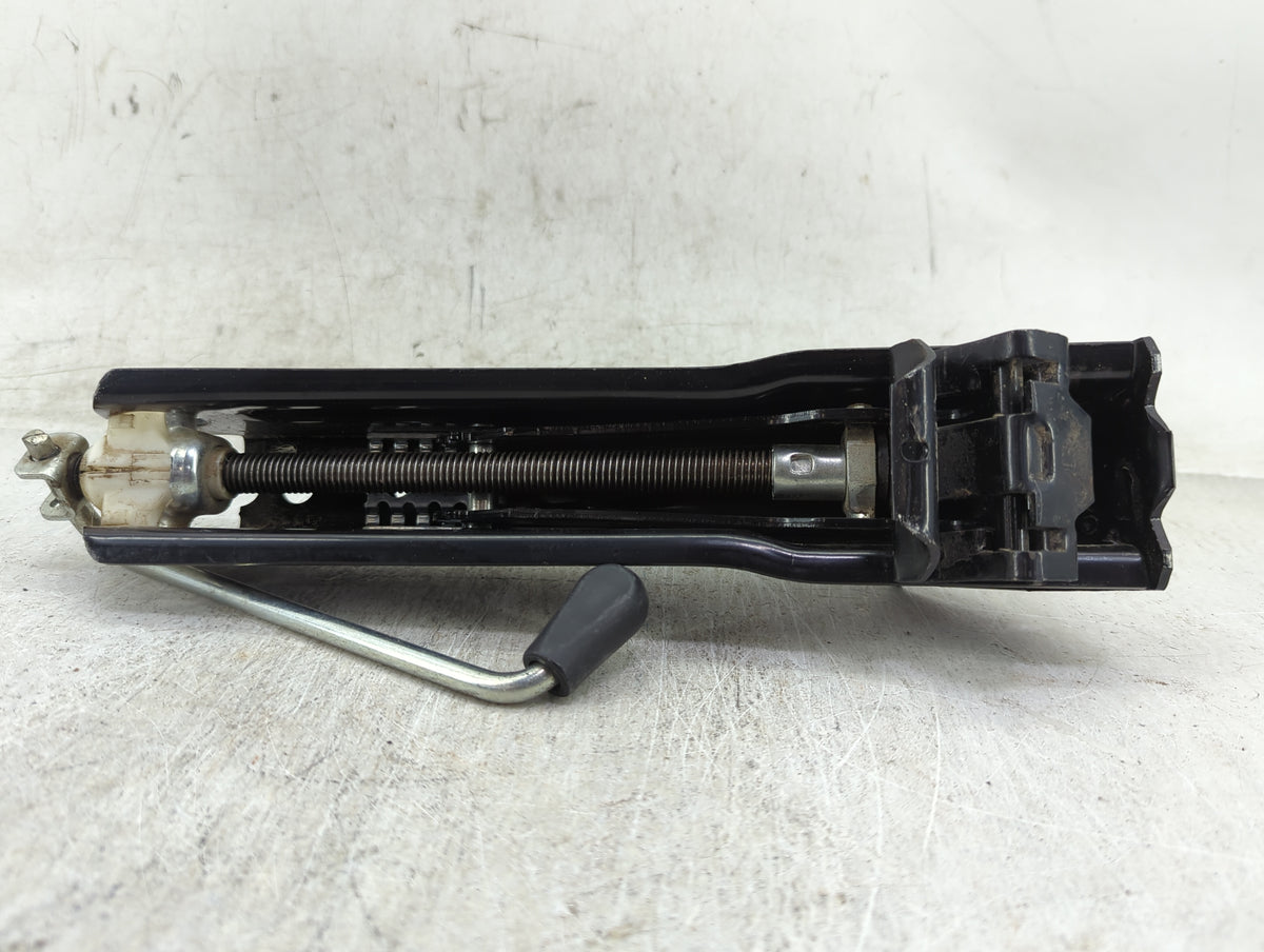 2014 Volkswagen Cc Spare Scissor Car Jack - Oemusedautoparts1.com