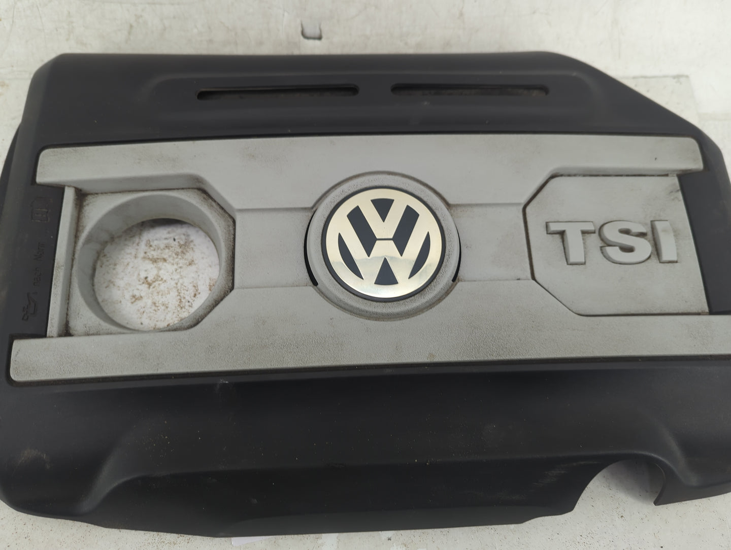 2014 Volkswagen Cc Engine Cover - Oemusedautoparts1.com