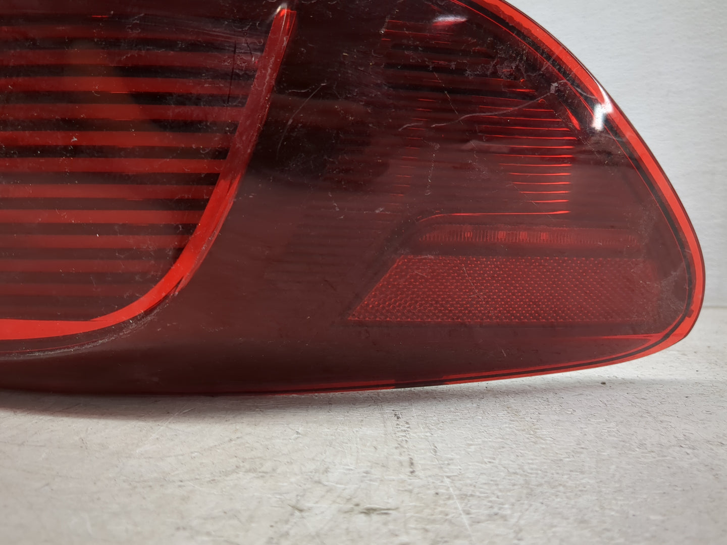 2013-2017 Volkswagen Cc Driver Left Side Deck Lid Mounted Tail Light 1464791 - Oemusedautoparts1.com