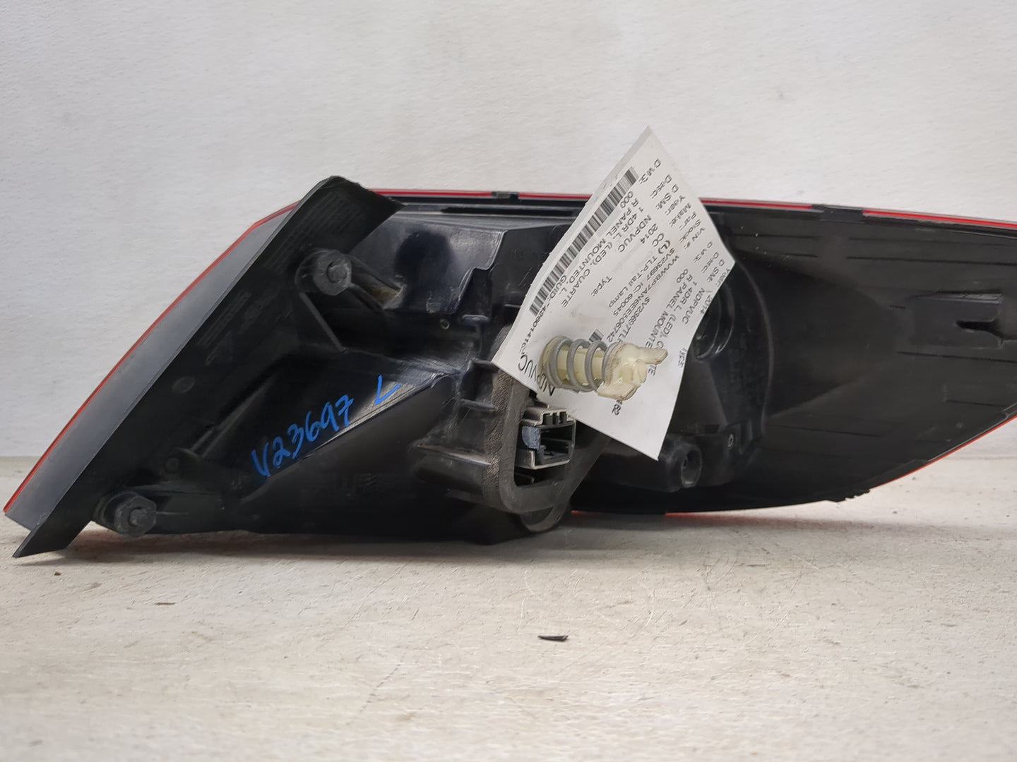 2013-2017 Volkswagen Cc Driver Left Side Deck Lid Mounted Tail Light 1464791 - Oemusedautoparts1.com