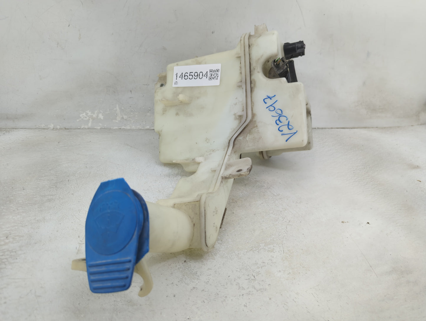 2013-2017 Volkswagen Cc Windshield Washer Fluid Reservoir Bottle 1465904 - Oemusedautoparts1.com