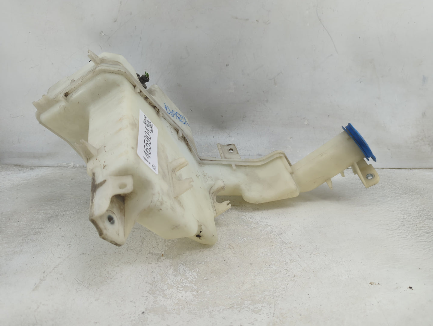 2013-2017 Volkswagen Cc Windshield Washer Fluid Reservoir Bottle 1465904 - Oemusedautoparts1.com