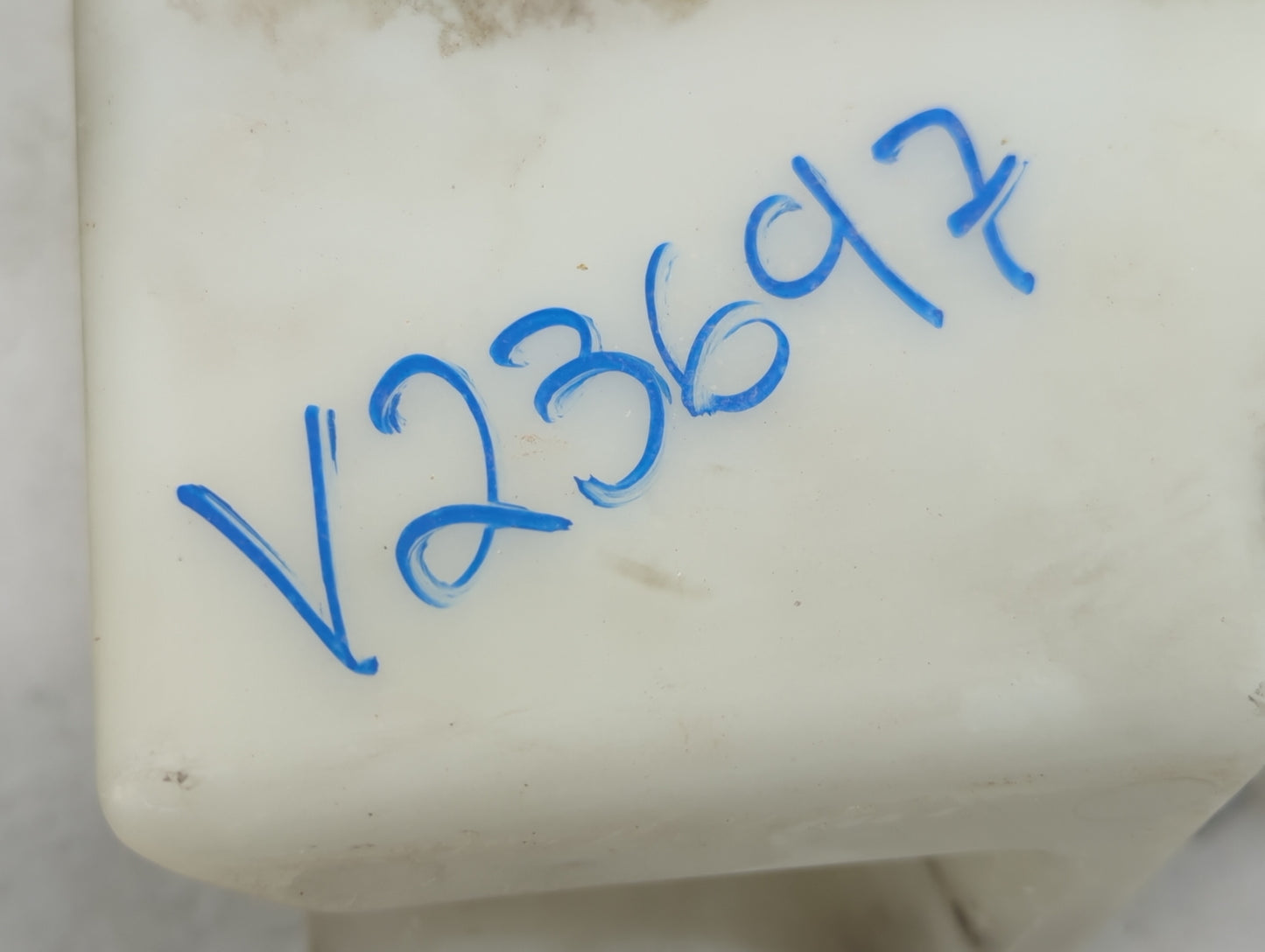 2013-2017 Volkswagen Cc Windshield Washer Fluid Reservoir Bottle 1465904 - Oemusedautoparts1.com