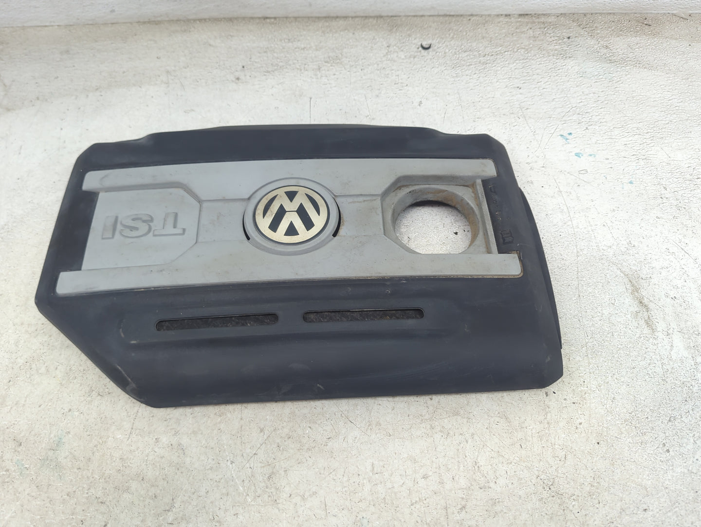 2014 Volkswagen Cc Engine Cover 1479291 - Oemusedautoparts1.com