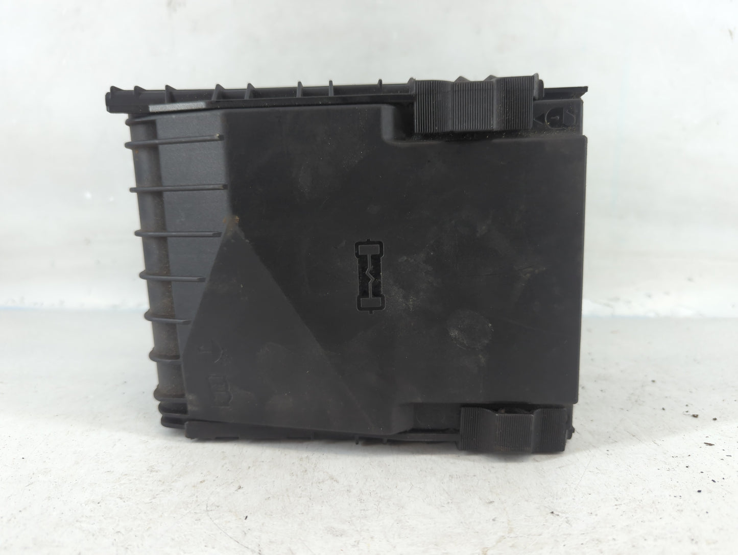 2013-2017 Volkswagen Cc Fusebox Fuse Box Panel Relay Module P/N:6359-5743 3C0 937 125 A Fits OEM Used Auto Parts - Oemusedau