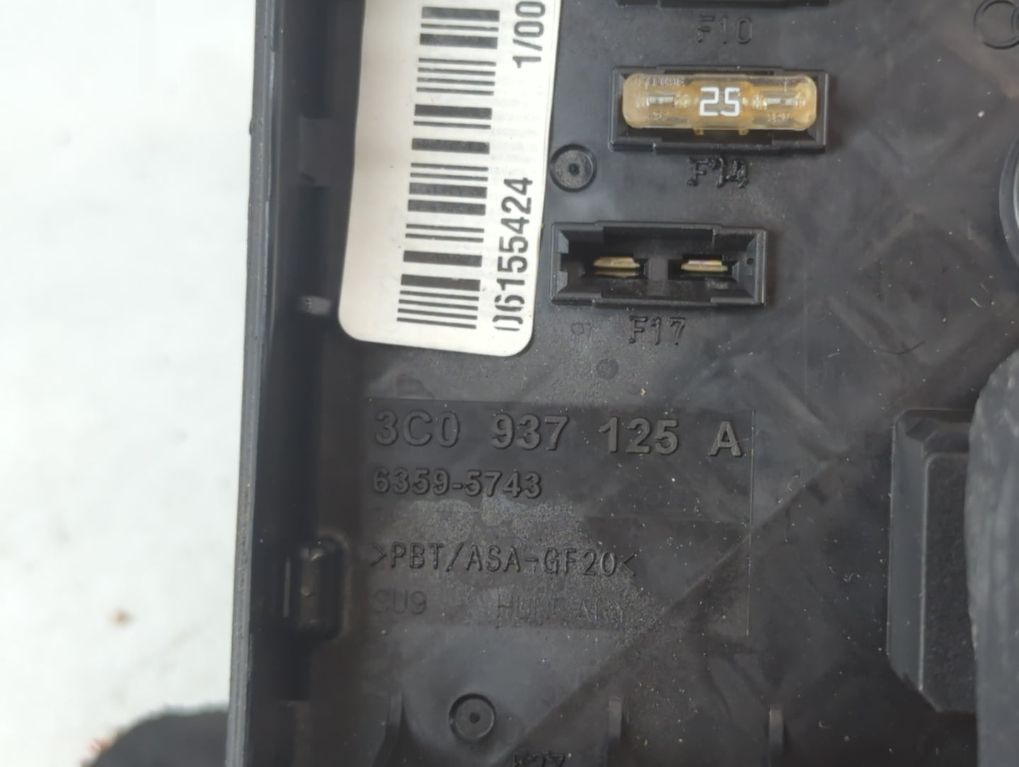 2013-2017 Volkswagen Cc Fusebox Fuse Box Panel Relay Module P/N:6359-5743 3C0 937 125 A Fits OEM Used Auto Parts - Oemusedau