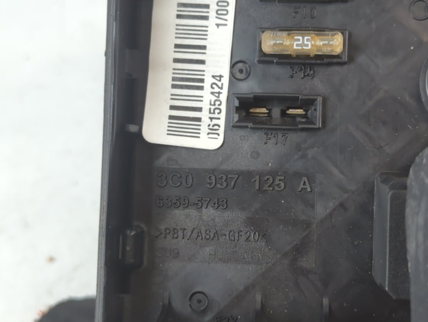 2013-2017 Volkswagen Cc Fusebox Fuse Box Panel Relay Module P/N:6359-5743 3C0 937 125 A Fits OEM Used Auto Parts - Oemusedau